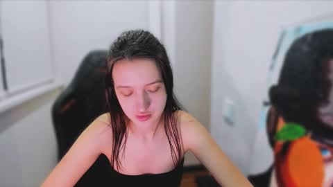 Snapshot of lililaluna chatting on March 6, 2025, 4:49 pm             ...  online show from March 6, 2025, 4:49 pm