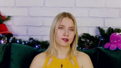 Snapshot of lililinn chatting on December 17, 2024, 5:29 am LiliLinn online show from December 17, 2024, 5:29 am