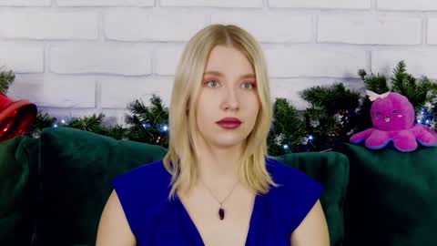 Snapshot of lililinn chatting on December 18, 2024, 7:15 am LiliLinn online show from December 18, 2024, 7:15 am