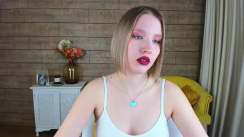 Snapshot of lililinn chatting on February 12, 2025, 2:43 pm LiliLinn online show from February 12, 2025, 2:43 pm