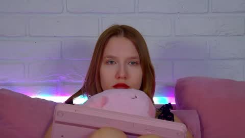 LiliLinn online show from April 28, 2026, 5:45 am