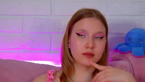 LiliLinn online show from May 16, 2026, 10:36 am