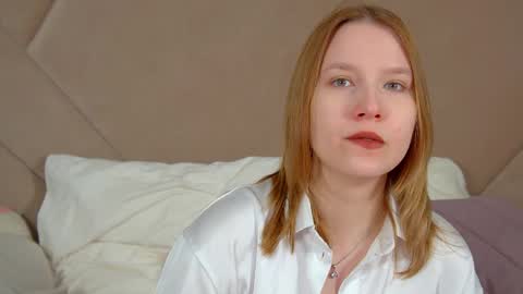 LiliLinn online show from May 19, 2026, 4:30 am