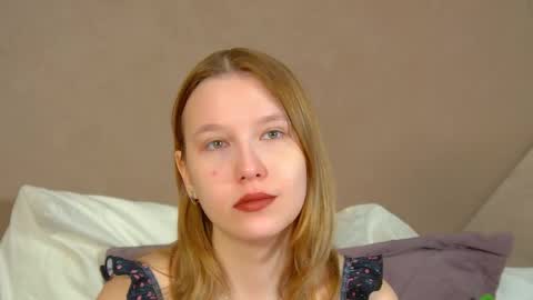 LiliLinn online show from June 8, 2026, 4:24 am