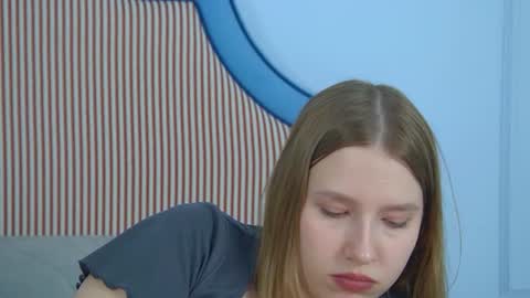 LiliLinn online show from August 3, 2026, 9:04 am
