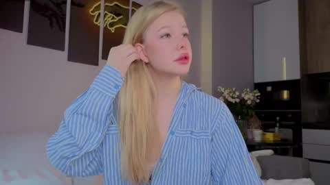 lililok101 online show from February 18, 2026, 3:46 am