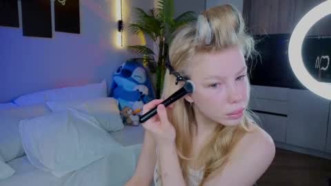 lililok101 online show from May 7, 2026, 2:06 am
