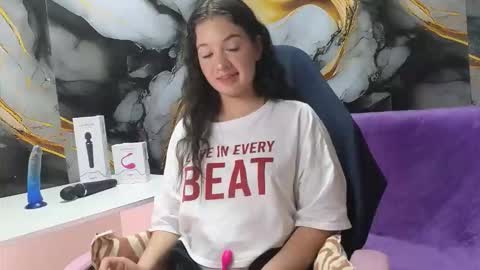 lilimini online show from February 9, 2026, 8:02 pm