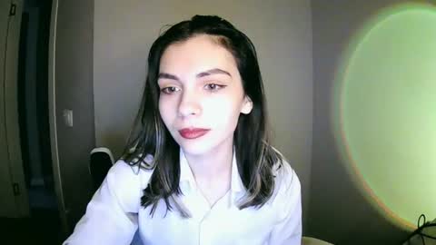 lilirose online show from December 22, 2024, 11:33 am
