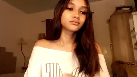 Chloe online show from October 23, 2025, 5:40 am