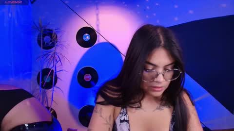 Lilith and Khloe  online show from November 14, 2025, 11:31 am