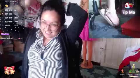 Laura lopez online show from December 16, 2024, 2:38 pm