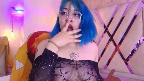   online show from October 4, 2025, 8:18 pm