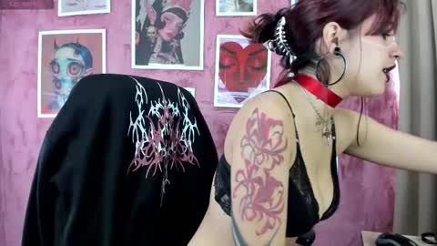 lilith_hart_ online show from October 1, 2025, 12:55 pm