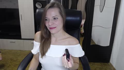 lilith small21 online show from October 21, 2025, 9:10 am