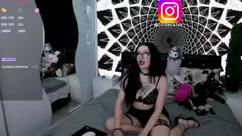 Lilith Caine online show from April 18, 2026, 9:48 pm