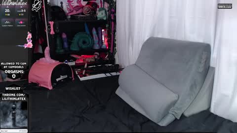 Snapshot of lilithinlatex chatting on January 5, 2025, 1:15 pm Slave Lilith and Master Metatron online show from January 5, 2025, 1:15 pm