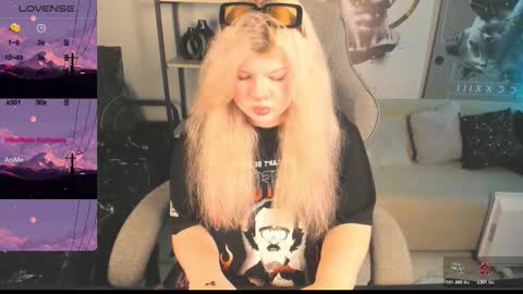 LilithNelson online show from October 22, 2025, 5:45 pm