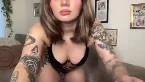 lilldaddysgirl online show from November 6, 2025, 3:13 pm