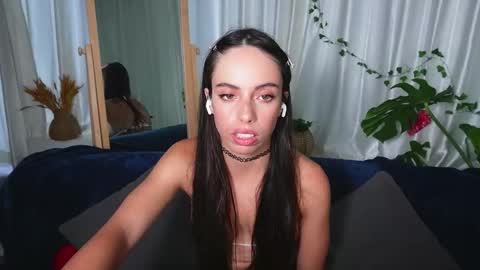 Lill Dayna online show from November 17, 2025, 8:53 am