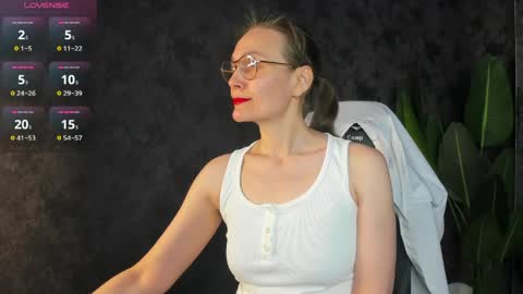 lillian_white1 online show from March 24, 2026, 12:59 am