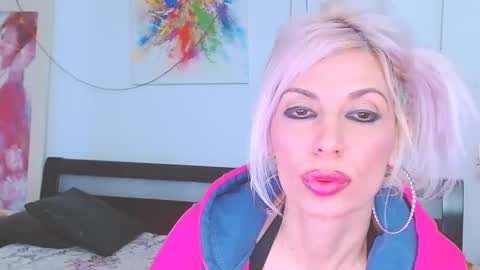 Lara online show from February 26, 2025, 2:37 am