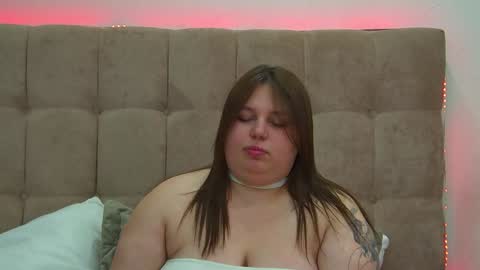 Snapshot of lillianhaig chatting on February 2, 2025, 1:23 am LillianHaig online show from February 2, 2025, 1:23 am