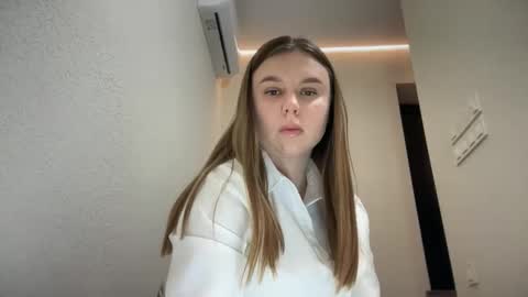 Lily online show from October 11, 2025, 6:17 pm