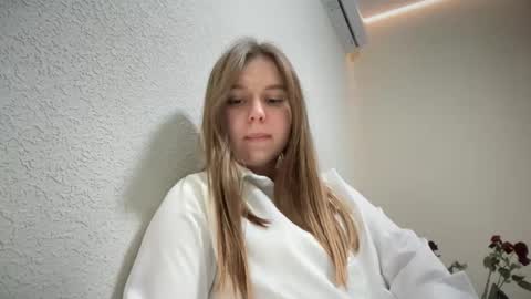 Lily online show from October 12, 2025, 9:52 am