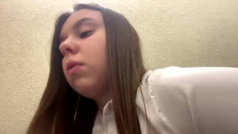 Lily online show from October 13, 2025, 6:52 pm