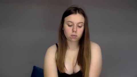 Lily online show from October 14, 2025, 8:26 am