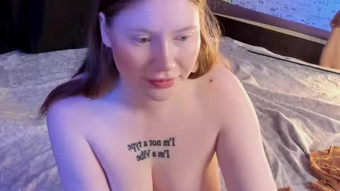 Snapshot of lillie_berry chatting on October 10, 2025, 4:44 am lillie_berry online show from October 10, 2025, 4:44 am