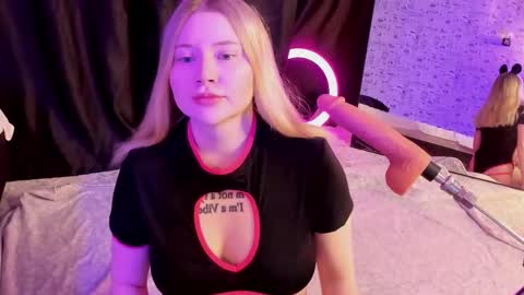 lillie_berry online show from November 30, 2025, 4:38 am