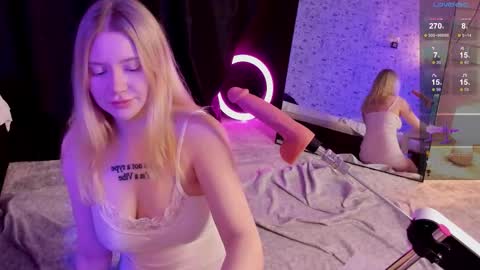 lillie_berry online show from December 1, 2025, 4:39 am
