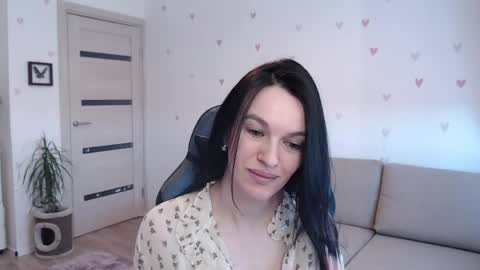 Snapshot of lilliyves chatting on April 10, 2026, 9:47 am lilliyves online show from April 10, 2026, 9:47 am