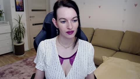 lilliyves online show from May 31, 2026, 7:37 pm