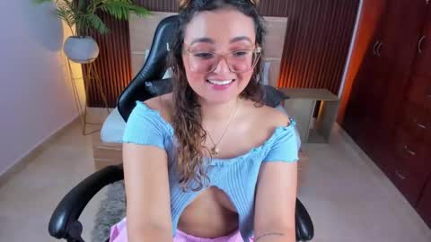 Snapshot of lilly_ass chatting on February 8, 2025, 10:51 pm L I L L Y online show from February 8, 2025, 10:51 pm