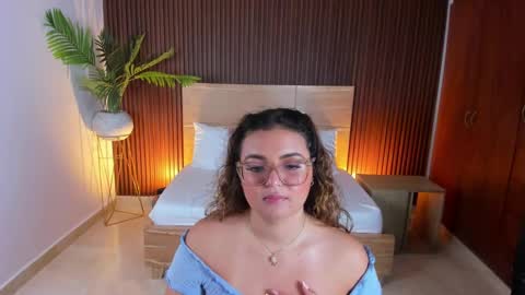 Snapshot of lilly_ass chatting on February 17, 2025, 10:47 pm L I L L Y online show from February 17, 2025, 10:47 pm