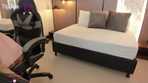 Snapshot of lilly_ass chatting on September 30, 2025, 12:21 pm L I L L Y online show from September 30, 2025, 12:21 pm