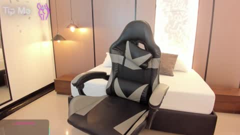 Snapshot of lilly_ass chatting on October 15, 2025, 12:27 pm L I L L Y online show from October 15, 2025, 12:27 pm