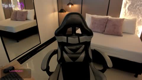 Snapshot of lilly_ass chatting on December 17, 2025, 12:11 pm L I L L Y online show from December 17, 2025, 12:11 pm