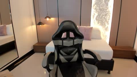 Snapshot of lilly_ass chatting on February 21, 2026, 12:17 pm L I L L Y online show from February 21, 2026, 12:17 pm