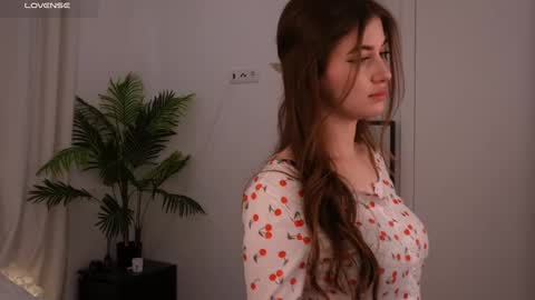 Lilly Colins online show from January 18, 2025, 5:59 pm