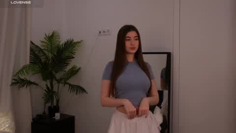 Lilly Colins online show from January 20, 2025, 2:57 pm