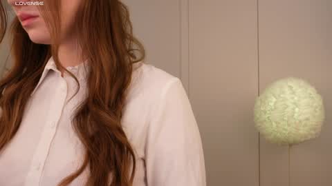 Lilly Colins online show from January 30, 2025, 3:29 pm