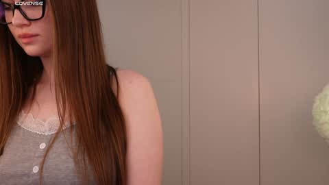 Lilly Colins online show from January 31, 2025, 6:03 pm