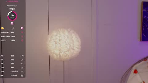 Lilly Colins online show from February 28, 2025, 6:52 pm