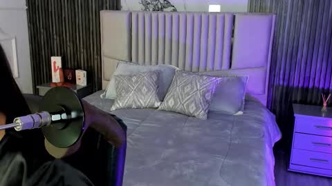 Lilly Ortiz online show from November 14, 2025, 8:18 pm