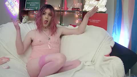 Snapshot of lillyvtrap chatting on February 16, 2026, 12:18 am lillyVonT online show from February 16, 2026, 12:18 am