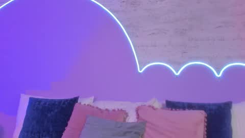 Lilou online show from October 19, 2025, 1:01 pm